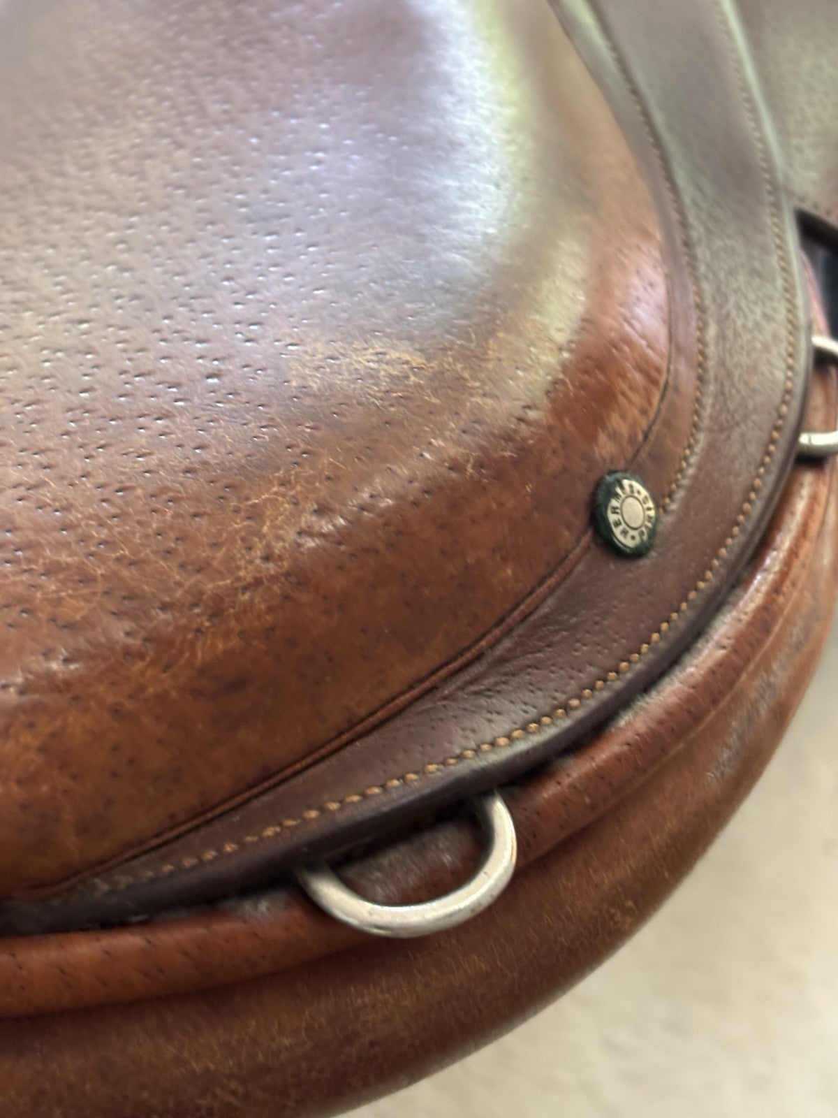 HERMÈS Paris Belgique Vintage Close Contact Jump Saddle 17.5 Rare Brown Leather