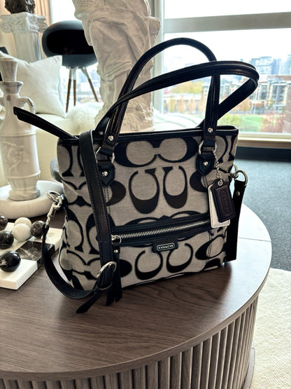 Designer COACH Brand Daisy Outline Signature Mia Crossbody F23940 Silver/Black
