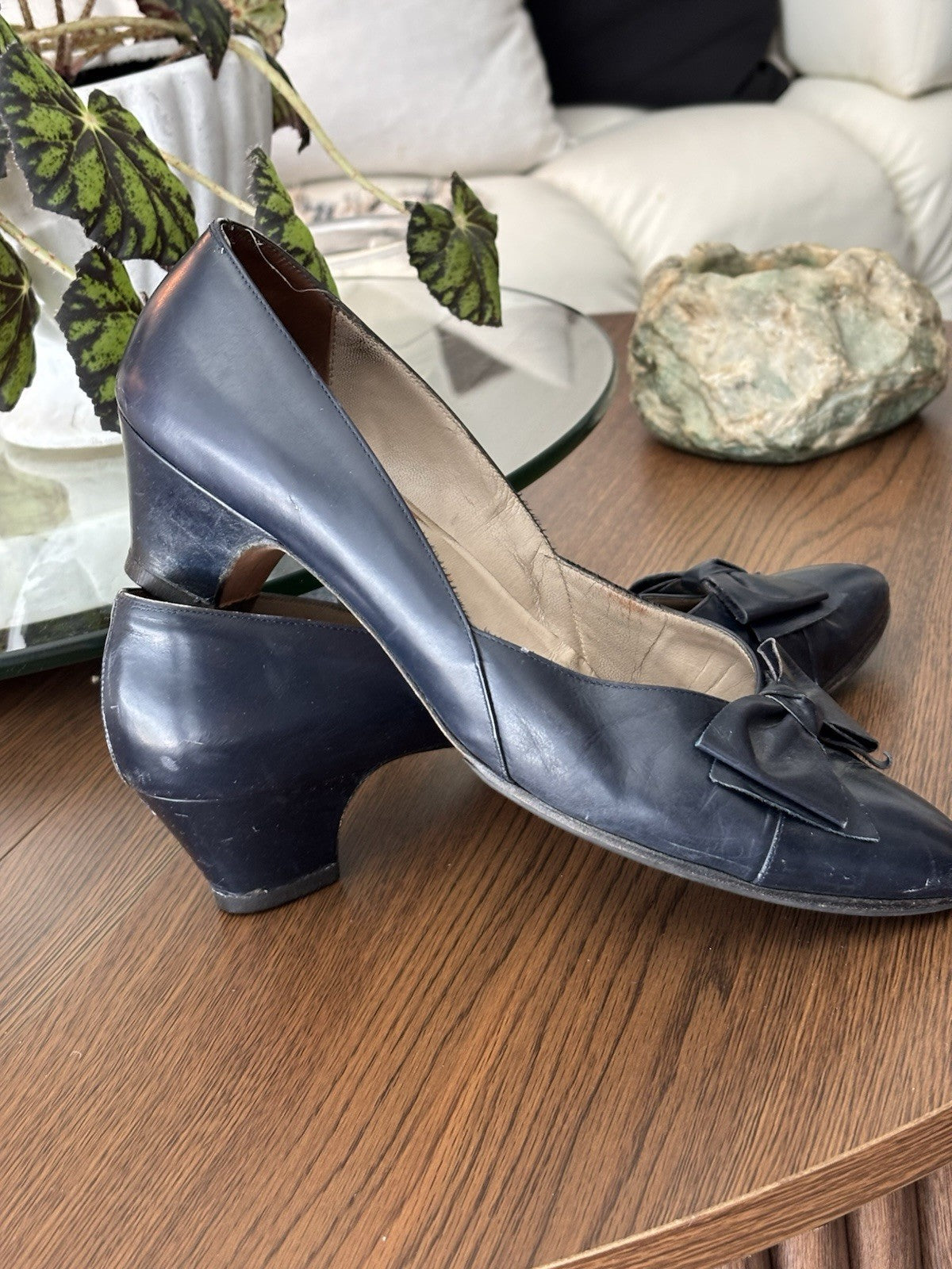 SALVATORE FERRAGAMO Vintage Italy Navy Leather Bow Pumps Shoes 7.5 AA Narrow