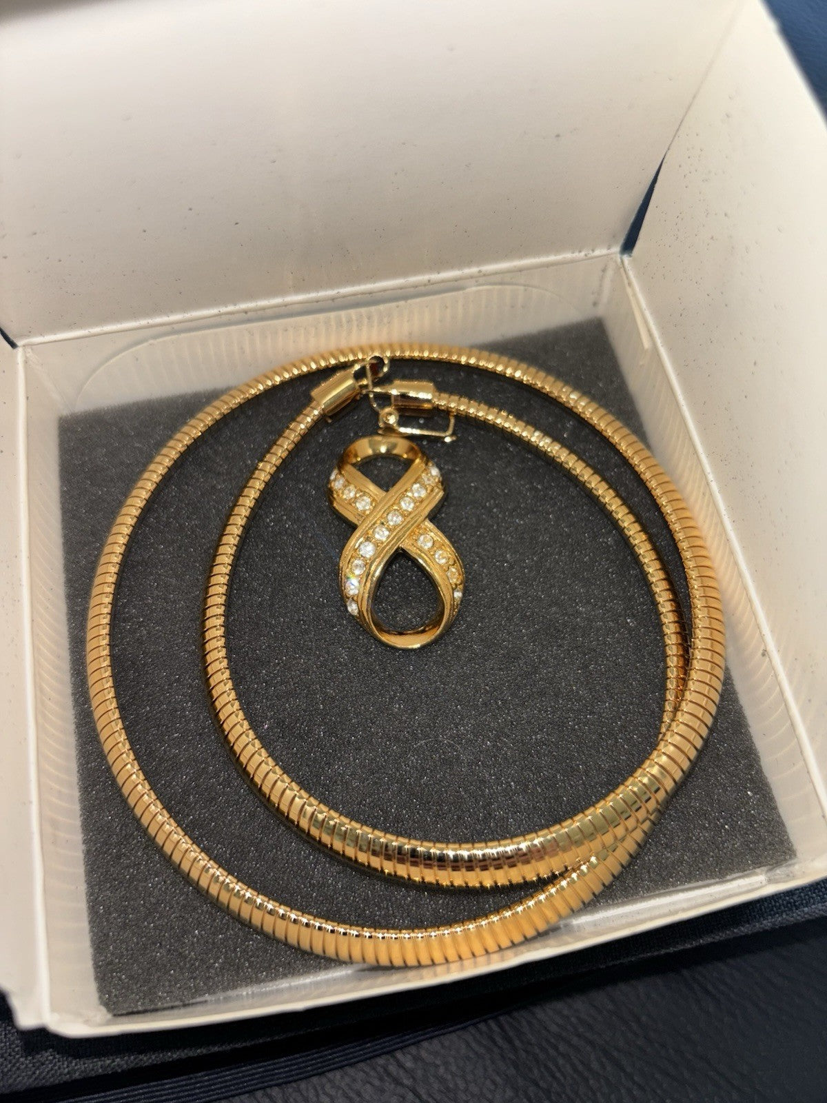Vintage AVON 1995 Classic Golden Tone Choker Necklace Infinity Pendant W/ Box
