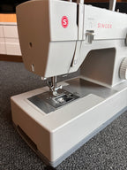 SINGER Sewing Machine (org $350)