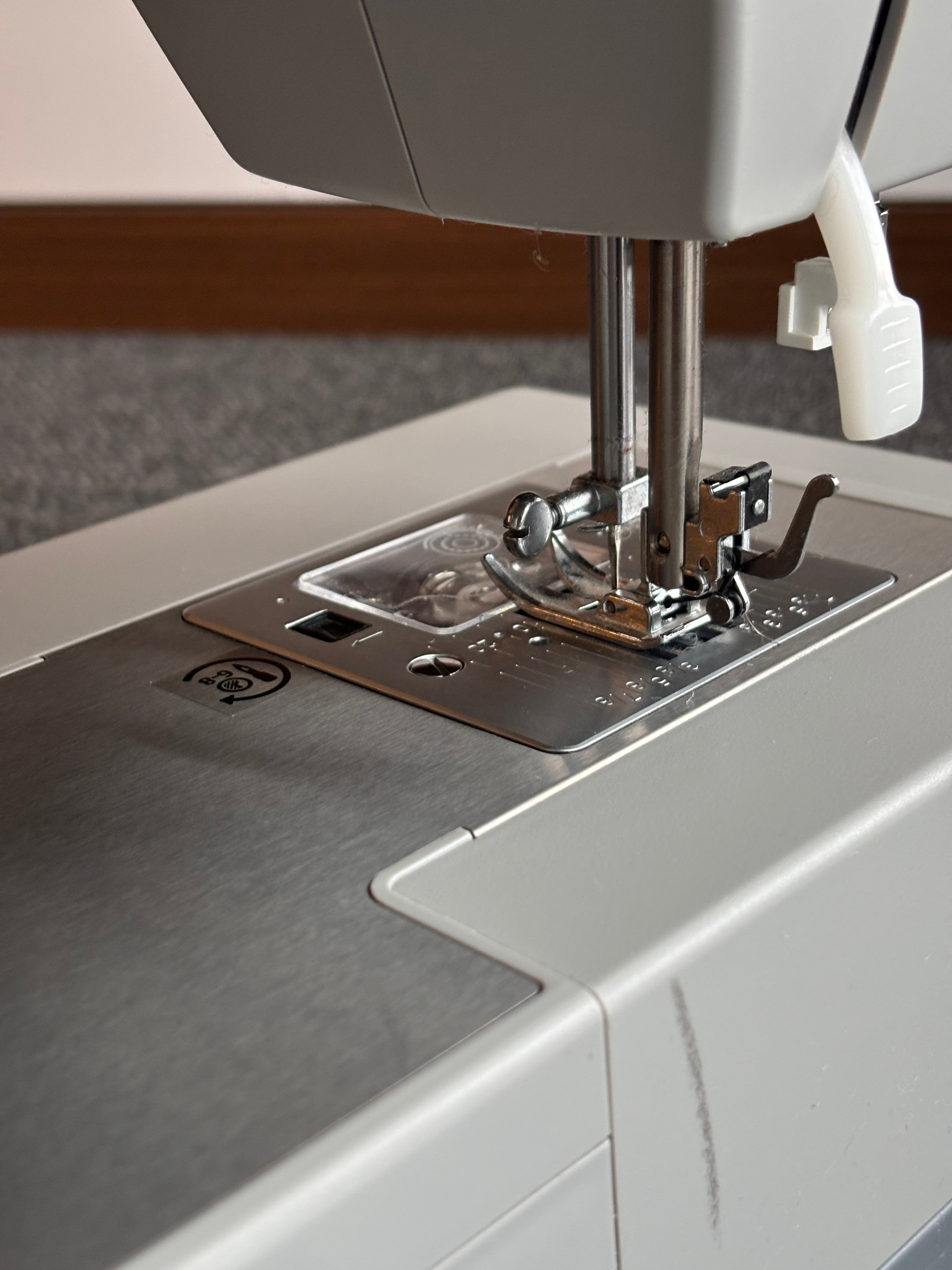 SINGER Sewing Machine (org $350)