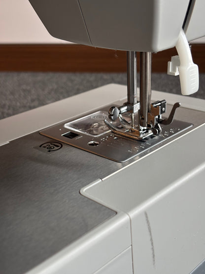 SINGER Sewing Machine (org $350)
