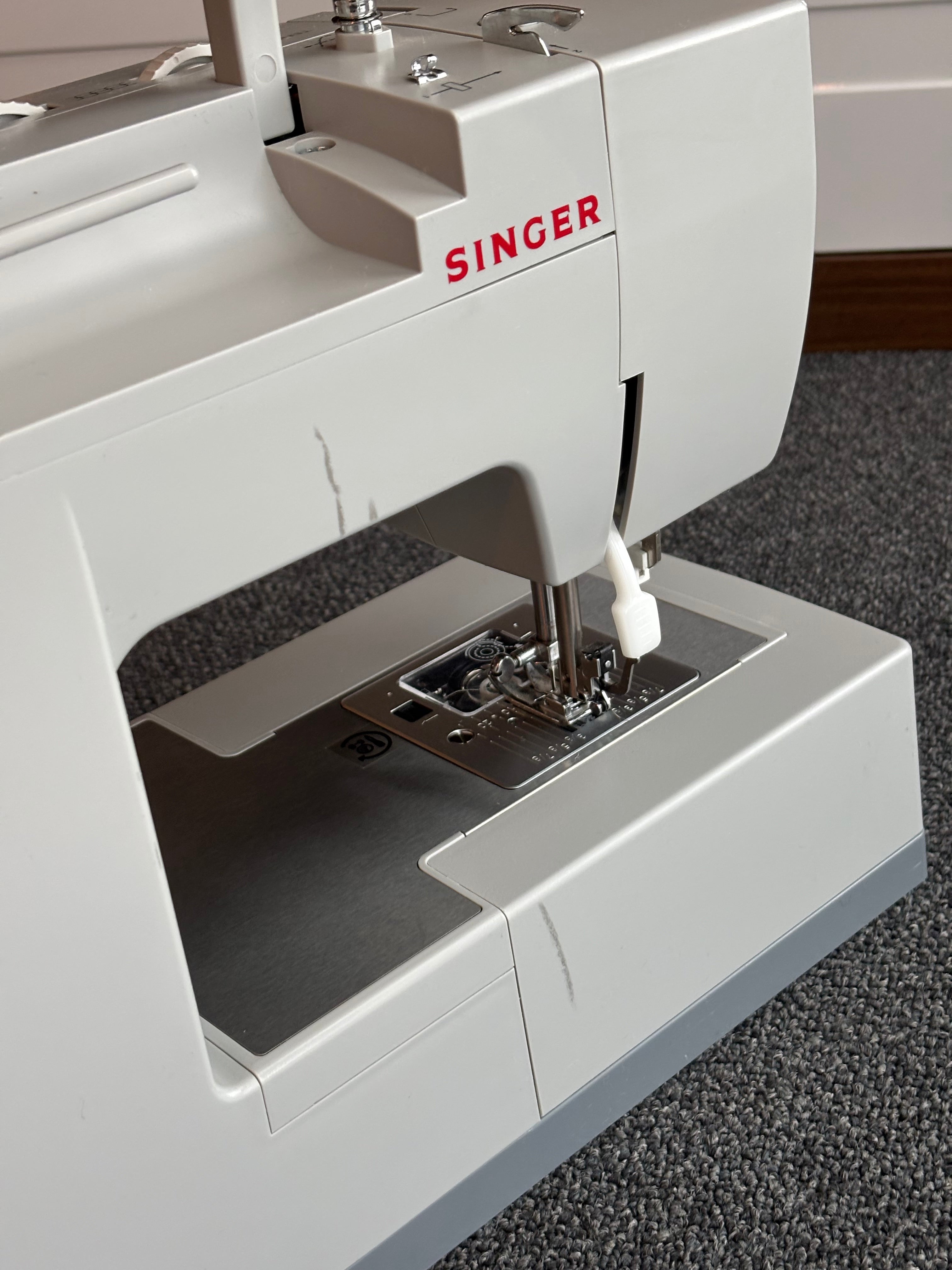 SINGER Sewing Machine (org $350)