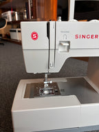 SINGER Sewing Machine (org $350)