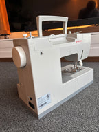 SINGER Sewing Machine (org $350)