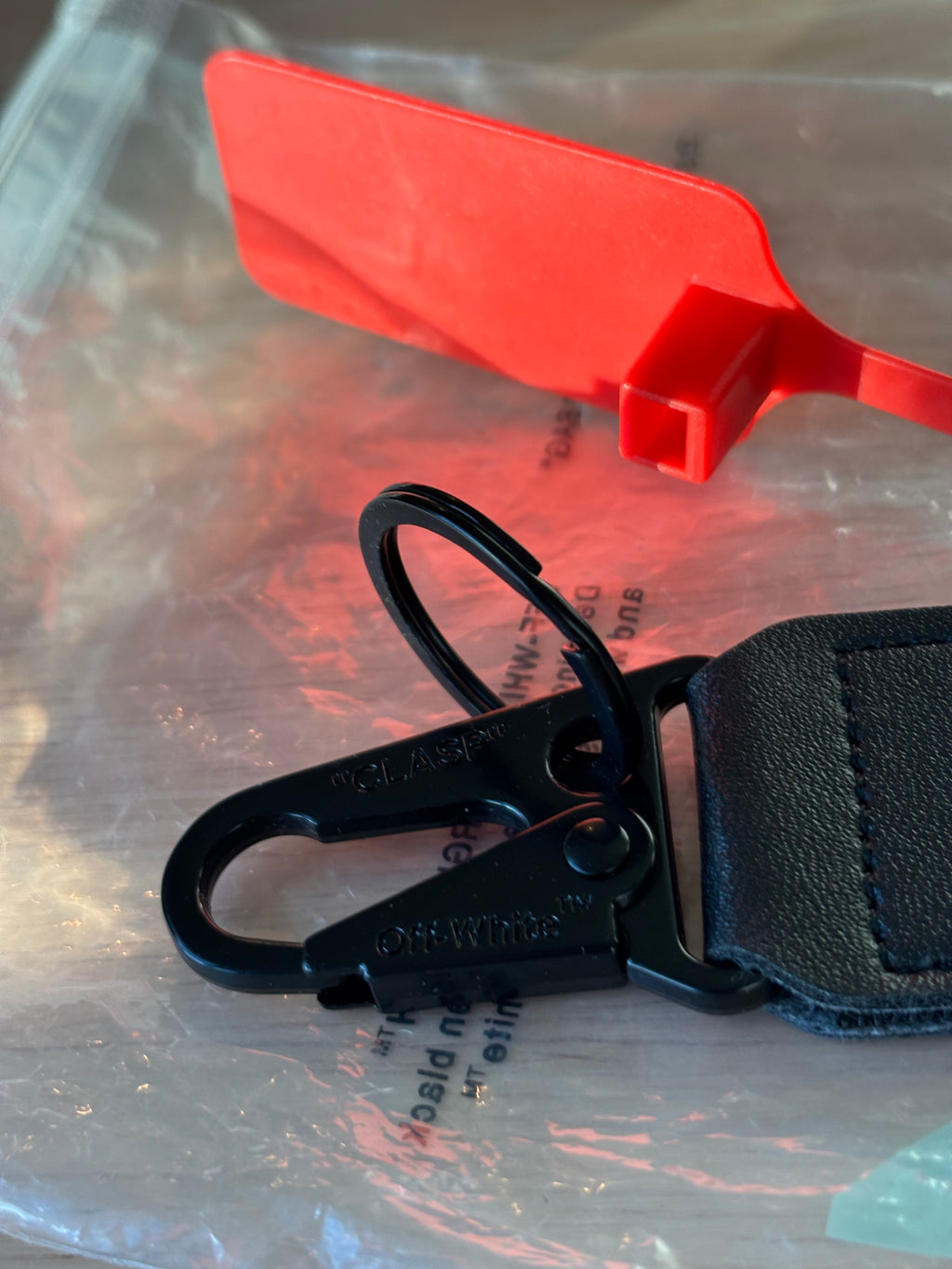 OFF-WHITE Industrial Keychain Black Logo Webbing Red Zip Tie Virgil Abloh