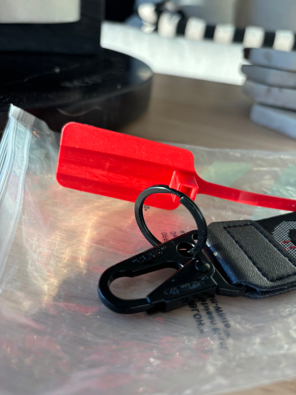 OFF-WHITE Industrial Keychain Black Logo Webbing Red Zip Tie Virgil Abloh