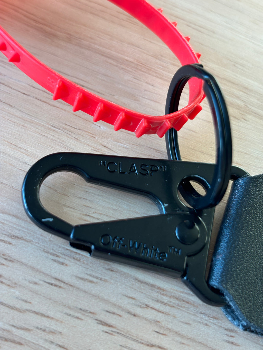 OFF-WHITE Industrial Keychain Yellow Logo Webbing Red Zip Tie Virgil Abloh