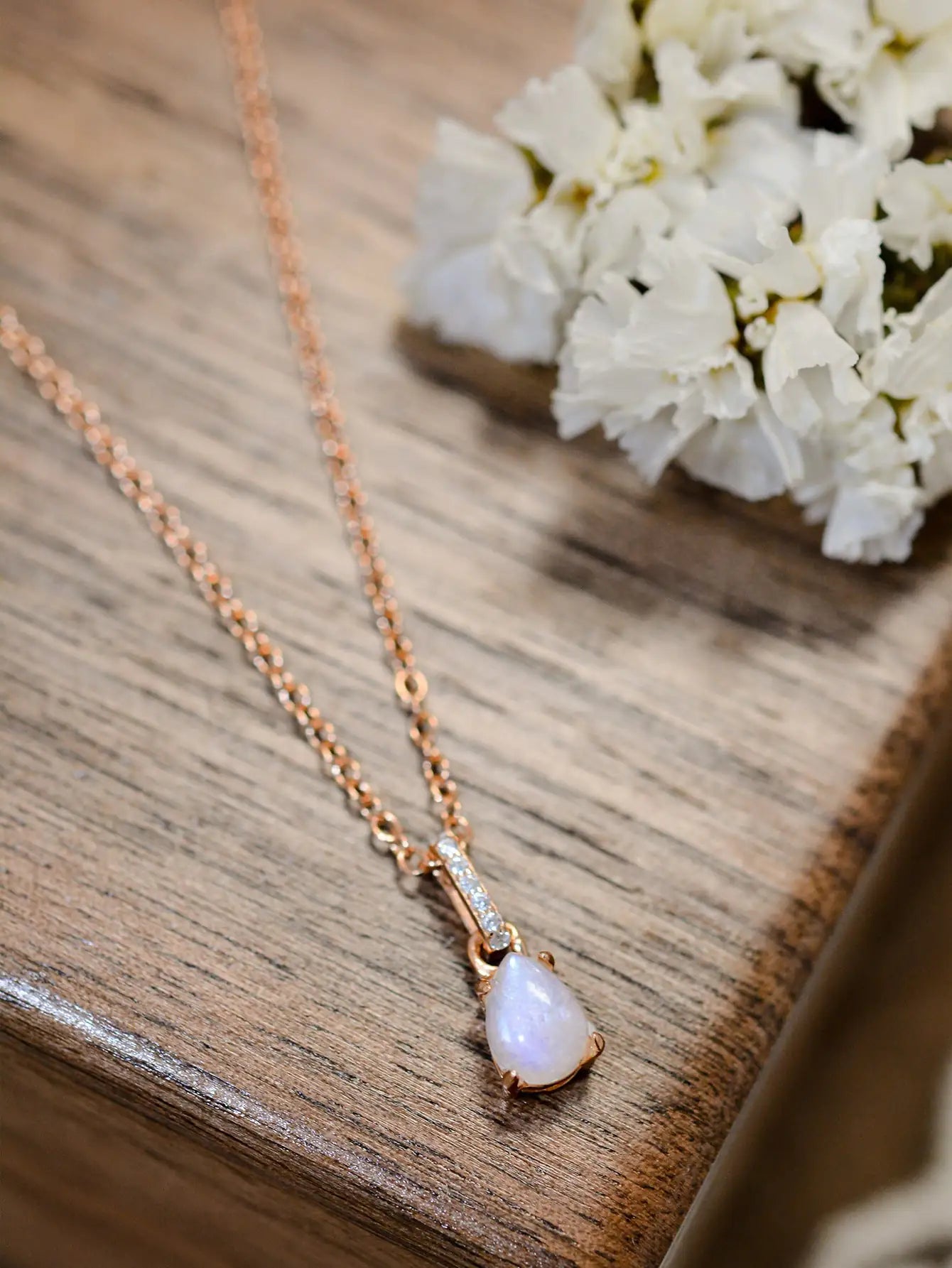 MOONSTONE // necklace